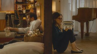 Romantisch und witzig: 'Mit dem Herz durch die Wand'