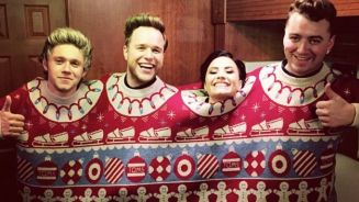 Weihnachtlich: Die grauenhaften Xmas-Pullis der Stars
