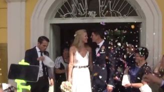 Der erste Kuss: Super-Mario Gómez heiratet sein Model